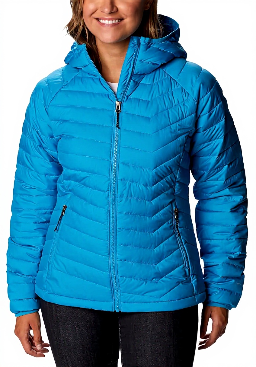 'Columbia Powder Lite Giacca Piumino Donna indossata in ambiente montano'